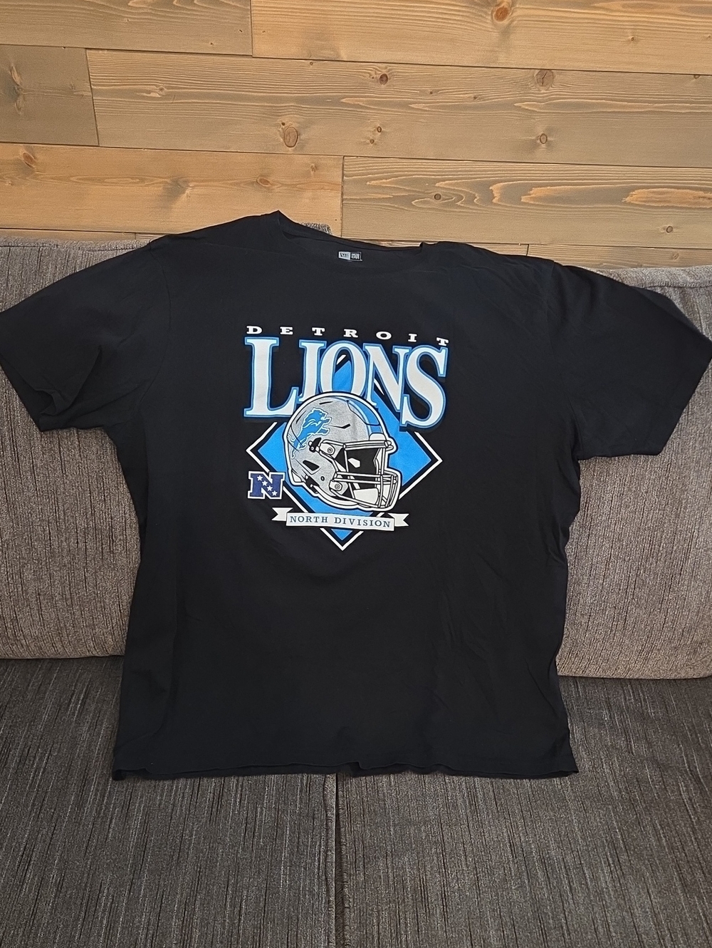 New Era Black Detroit Lions Graphic Tee with Blue & White Logo